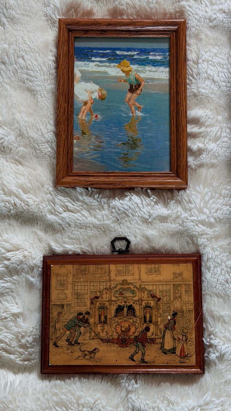 Curated gallery wall with matching oak frames contain famous artists prints - Picture 2 of 10